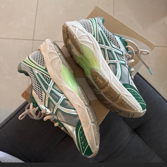 Asics 2160 Above The Clouds Green and White Running Shoes - Picture 2 of 4